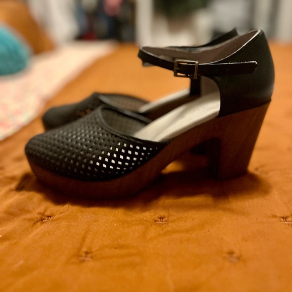 Eric Michael Black Leather and Wood Clog Heels - Picture 7 of 10